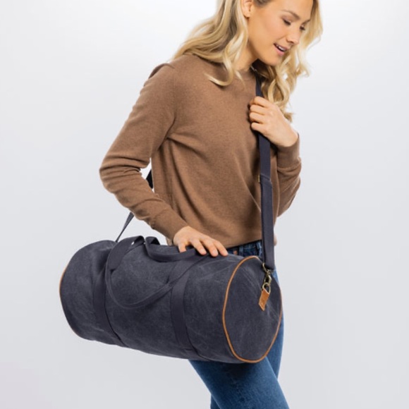 Dare To Duffle - Picture 3 of 3